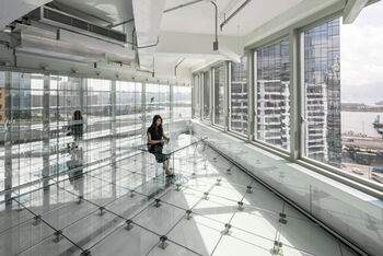 Het Glazen Kantoor onderzoekt transparantie op de werkplek  Beeld: Ossip van Duivenbode
