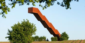Zwevende trap als landmark voor Vlaams Hageland