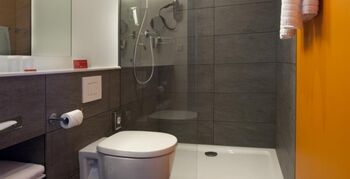 Kantoortransformatie: 446 prefab badkamers in nieuw hotel
