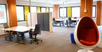 Kunstenaars en starters vinden werkplek in leeg kantoor Haarlem