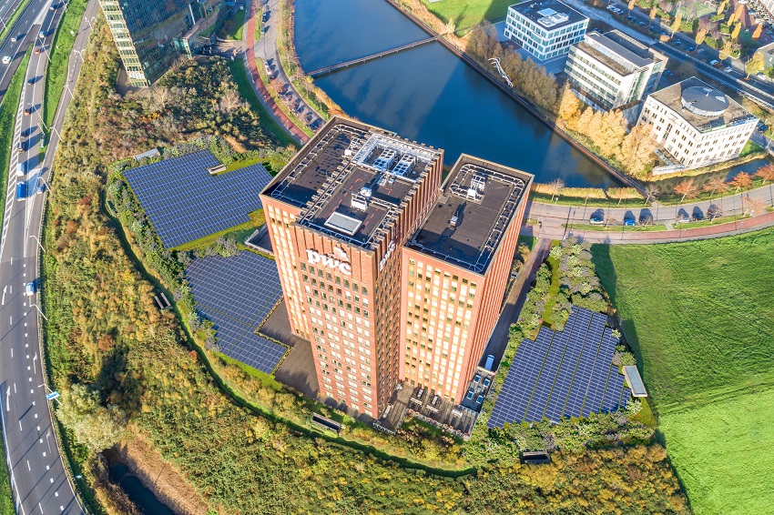 1600 zonnepanelen op het dak van de parkeergarage bij kantoorgebouw Trinity. Beeld: Today's Specials