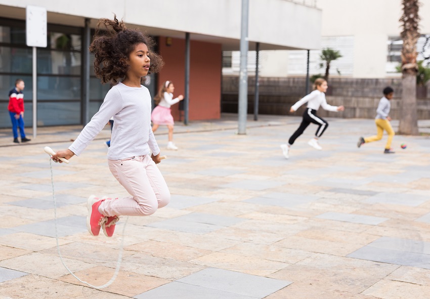 Nog veel schoolpleinen in Utrecht zijn versteend en komen in aanmerking voor een subsidie. Foto: Shutterstock.