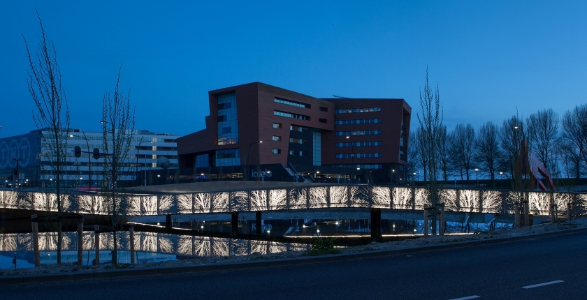 Golvende brug in Beukenhorst Hoofddorp