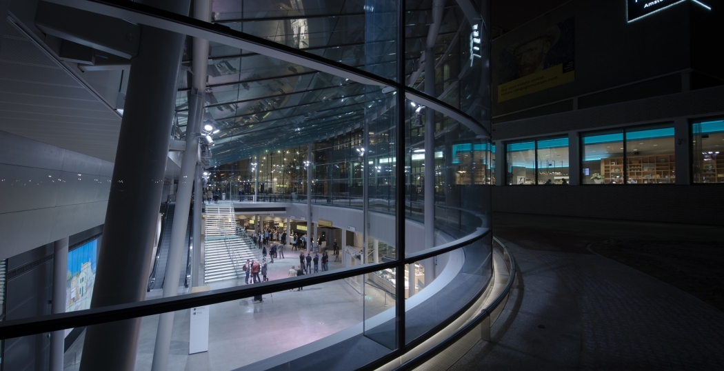 Nieuw architectonisch opvallend entreegebouw Van Gogh Museum