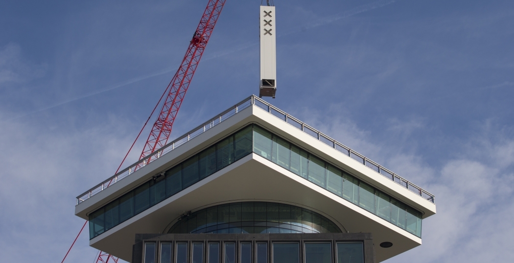 Windvaan ventileert delen voormalige Shell toren in Amsterdam