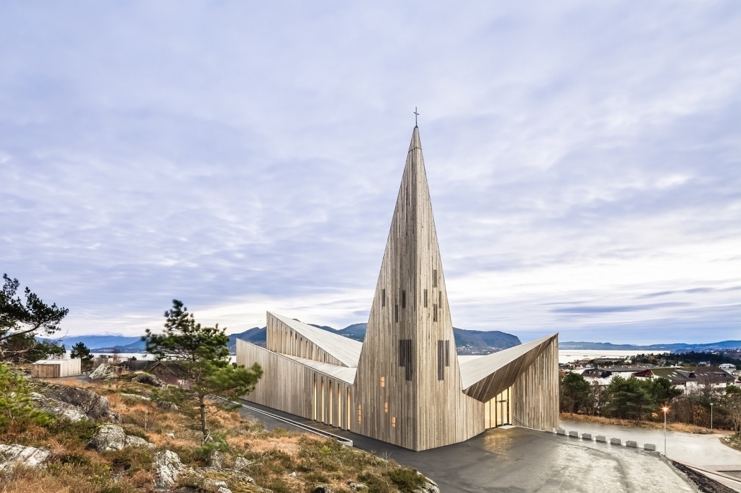 Knarvik gemeenschapskerk eert traditionele architectuur