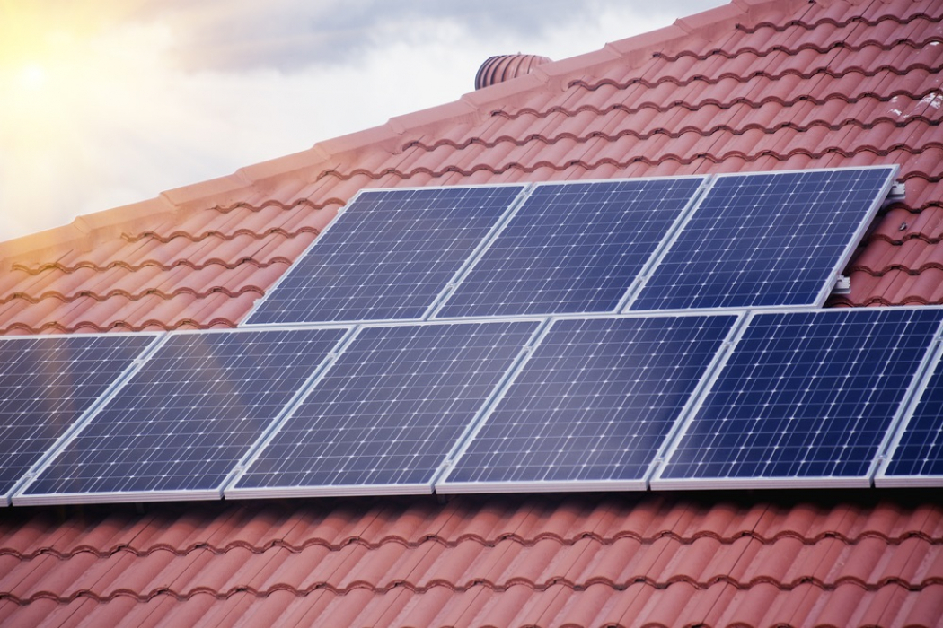 Zonnepanelen op scholen aangemoedigd met fonds