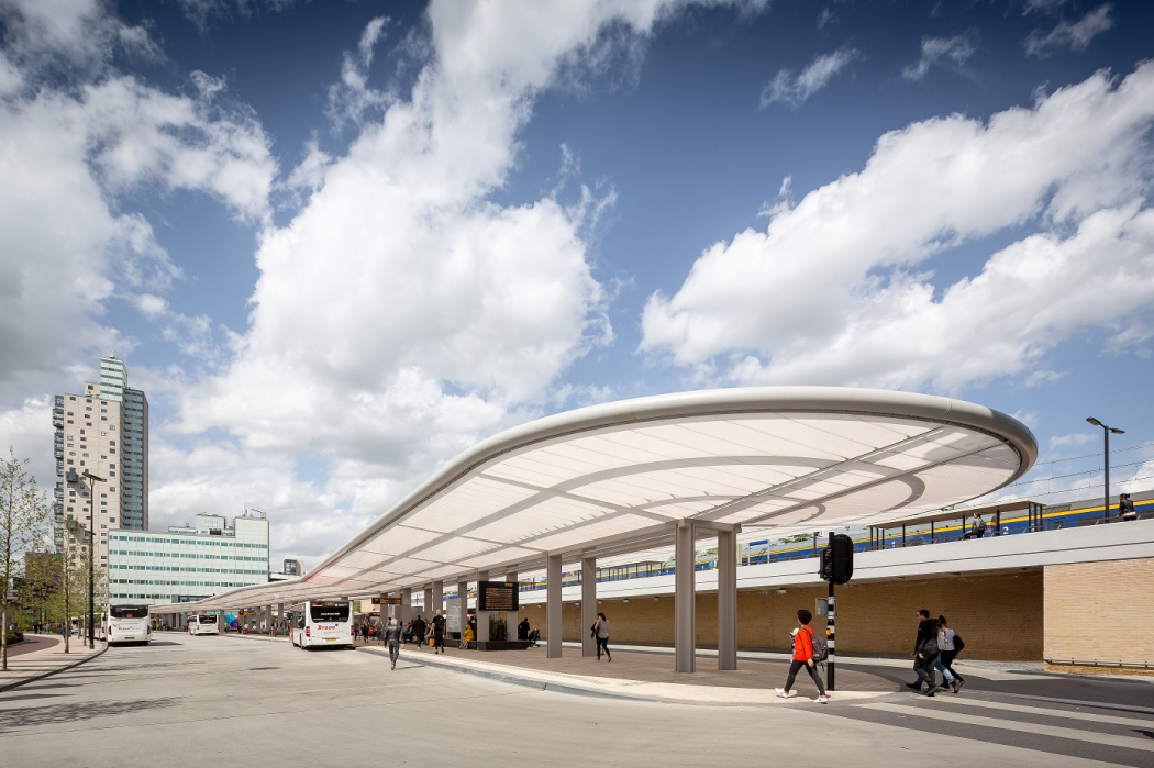 Tilburg heeft eerste zelfvoorzienende busstation