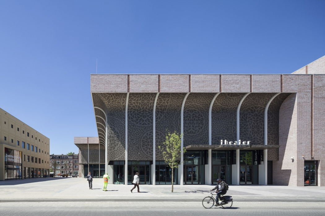 Uniek wandontwerp in opgeleverd Theater Zuidplein