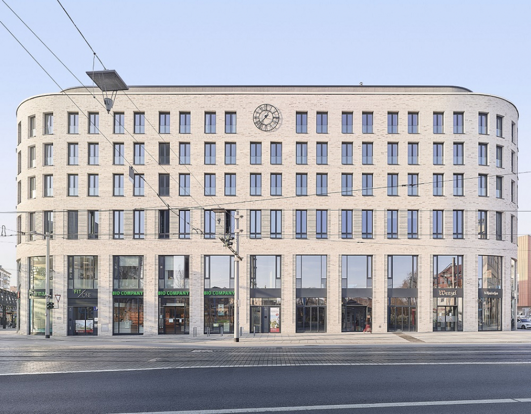 Nieuwbouw Haus Postplatz complementeert Dresdener stadsplein