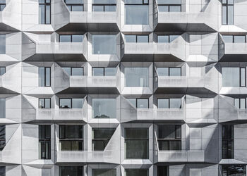 Deze graansilo is omgetoverd tot een moderne woontoren