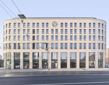 Nieuwbouw Haus Postplatz complementeert Dresdener stadsplein