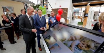 Minister Blok onder de indruk van WoonWijzerWinkel