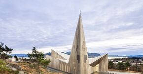 Knarvik gemeenschapskerk eert traditionele architectuur