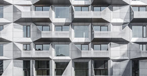 Deze graansilo is omgetoverd tot een moderne woontoren