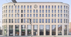 Nieuwbouw Haus Postplatz complementeert Dresdener stadsplein