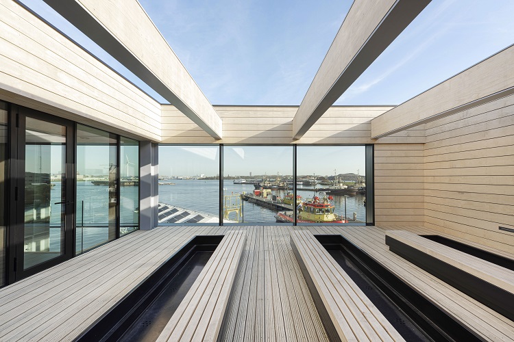 Uitzicht over haven Amsterdam