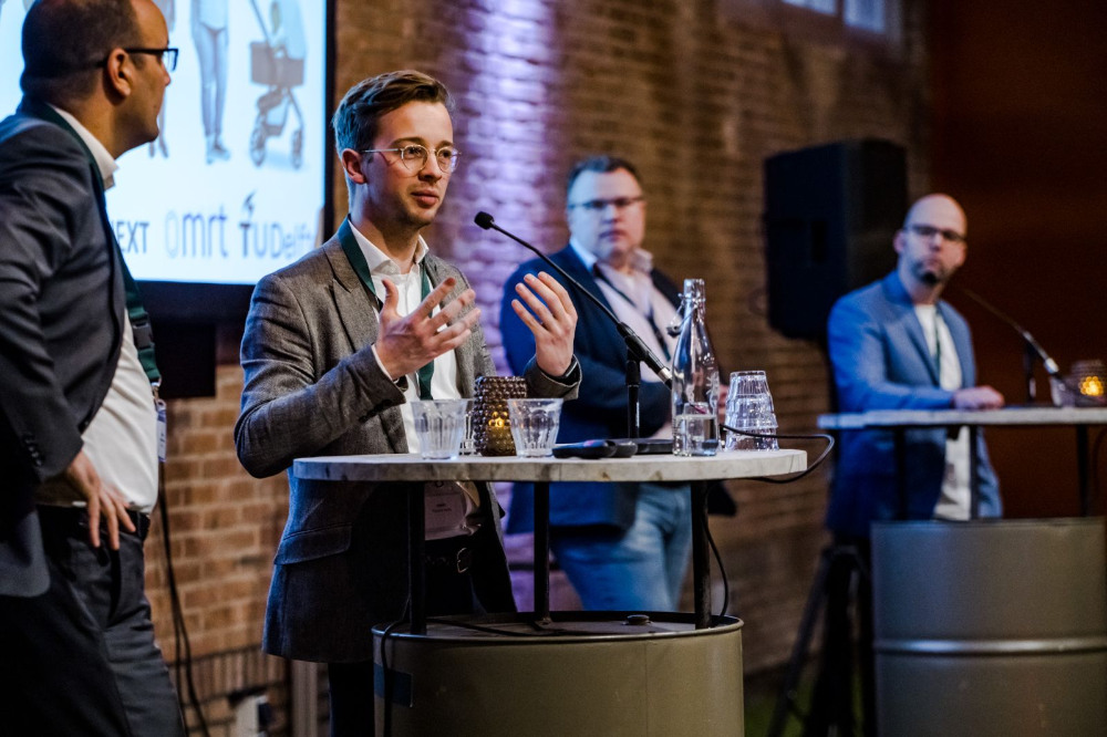 V.l.n.r.: Simon Ruijs (Hagemans), Vincent Höfte (OMRT), Edwin van Kessel (BeNext) en Bram Voerman (Nieman).